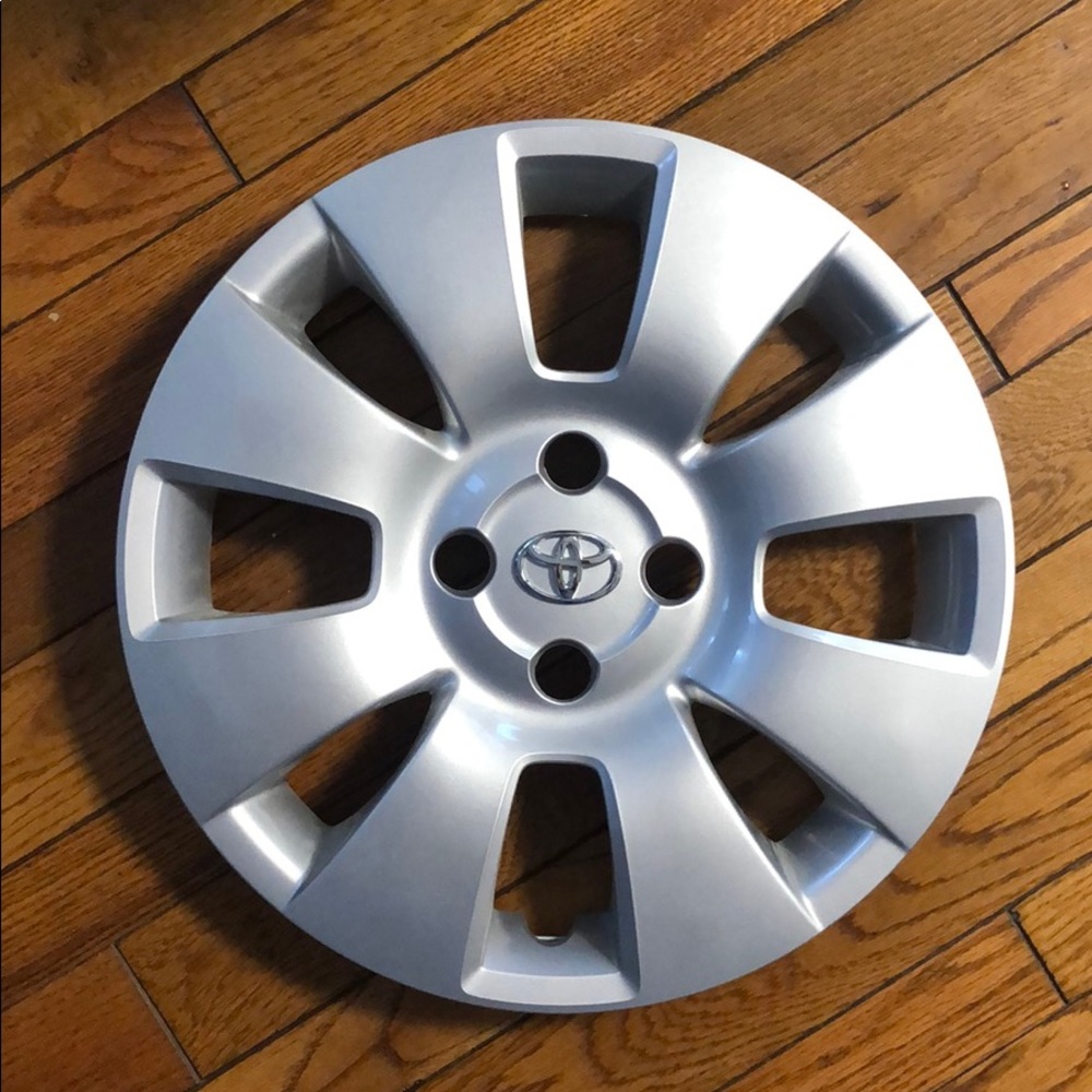 Brand New Toyota Yaris Hubcap